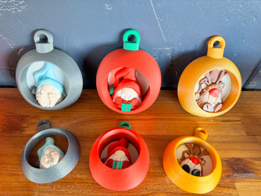 Gnome Ornament Present